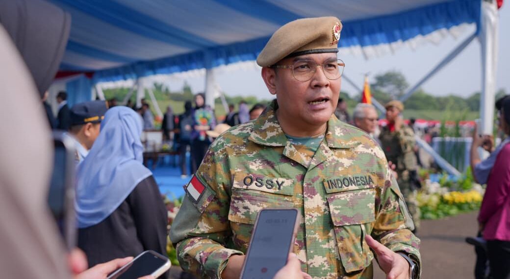 Penutupan Latsarmil Komcad Gelombang I 2026, Wamen Ossy Sebut Latsarmil Perkuat Karakter dan Integritas ASN