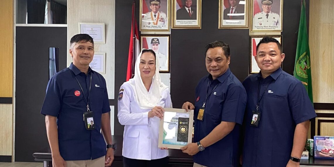 Pemimpin Wilayah II Pegadaian Pekanbaru, Agus Riyadi, saat bersilaturahmi dengan Bupati Natuna Cen Sui Lan saat melakukan kunjungan kerja ke Kabupaten Natuna