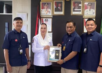 Pemimpin Wilayah II Pegadaian Pekanbaru, Agus Riyadi, saat bersilaturahmi dengan Bupati Natuna Cen Sui Lan saat melakukan kunjungan kerja ke Kabupaten Natuna