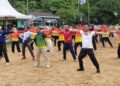 Camat Siantan Syamsir (kiri) bersama Wakil Bupati Anambas Raja Bayu saat gelar senam bersama di lapangan Sulaiman Abdullah Tarempa