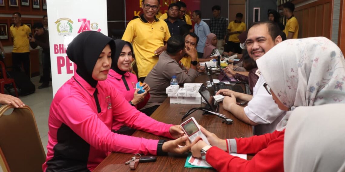 Polres Karimun Gelar Bakti Kesehatan Donor Darah & Layanan Gratis Sambut HUT Bhayangkara Ke-80