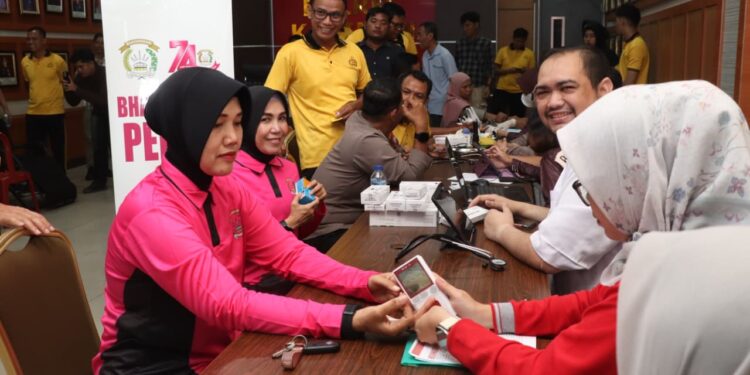 Polres Karimun Gelar Bakti Kesehatan Donor Darah & Layanan Gratis Sambut HUT Bhayangkara Ke-80