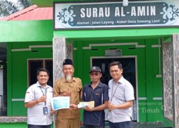 PT Timah Bantu Bangun Pagar Surau Al Amin di Kundur Barat