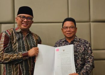 Sekretaris Direktorat Jenderal Pendidikan Islam Kementerian Agama Republik Indonesia, Prof. Dr. Arskal Salim, Gp, M.Ag secara langsung menyerahkan izin Program Studi (Prodi) Manajemen Bisnis Syariah dan Pariwisata Syariah kepada Ketua Sekolah Tinggi Agama Islam (STAI) Natuna, Dr. H. Umar Natuna, S.Ag., M.Pd.I, dalam sebuah kegiatan di Batam. 
