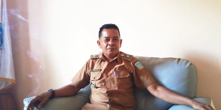 Kepala Desa Kuala Maras saat diruang kerjanya saat di konfirmasi Wartawan Senin,(29/6/2026)