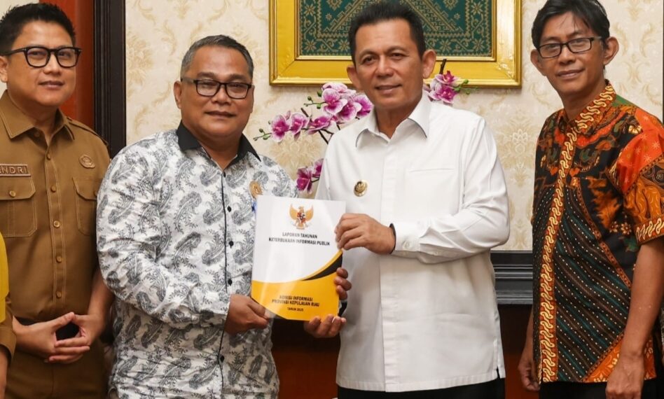 Gubernur Ansar Targetkan Seluruh OPD Kepri Raih Predikat Informatif pada 2026