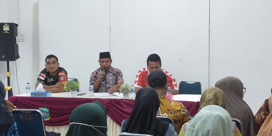 Camat Siantan Syamsir saat Pimpin Rapat Pembentukan Panitia HUT RI ke-81