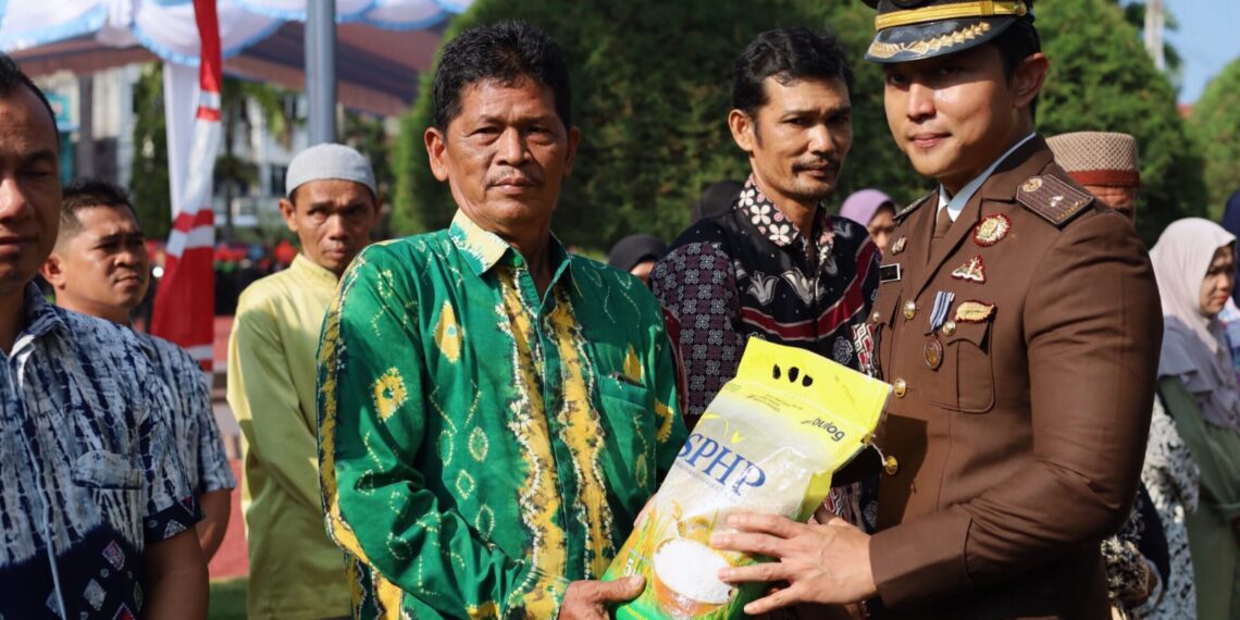Sinergi Aparat, Kajari Karimun Hadiri Puncak HUT Bhayangkara Ke-80