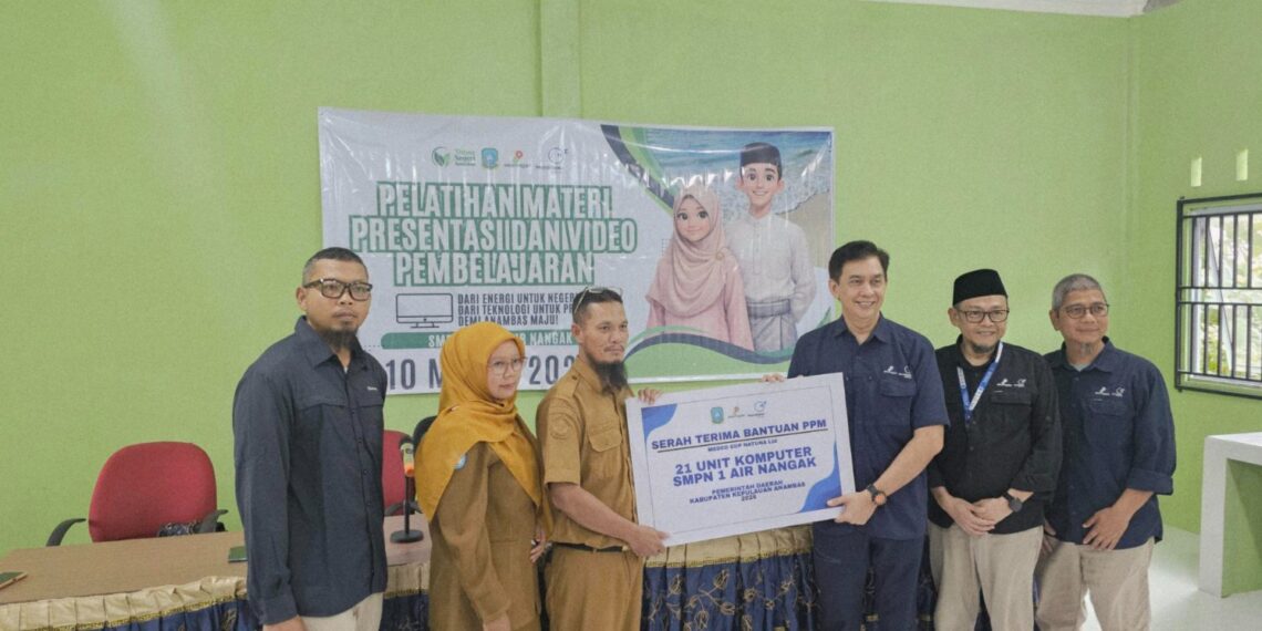 Medco E&P Perkuat Digitalisasi Pendidikan di Anambas, SMPN 1 Air Nangak Terima 20 Unit Komputer