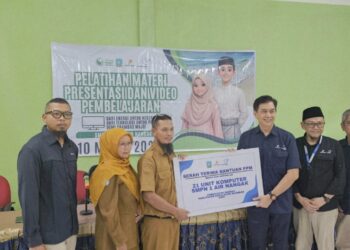 Medco E&P Perkuat Digitalisasi Pendidikan di Anambas, SMPN 1 Air Nangak Terima 20 Unit Komputer