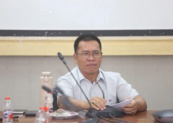 Bupati Anambas Aneng saat Pimpin forum Group Discussion (FGD) Penyusunan Rekomendasi Kebijakan Inovatif Pengembangan Wilayah Pesisir dan Pulau-Pulau Kecil di Kabupaten Kepulauan Anambas di ruang rapat lantai II Kantor Bupati, Selasa (7/7/2026).