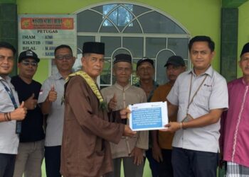 PT TIMAH Salurkan Bantuan Paving Blok untuk Masjid Nurul Huda Kundur Barat