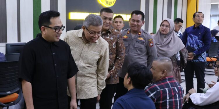 Tinjau Kantah Kota Batam Bersama Komisi II DPR RI, Wamen ATR/Waka BPN Pastikan Pelayanan Pertanahan Berjalan Efisien