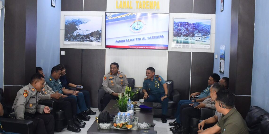 Perkuat Sinergitas TNI–Polri, Danlanal Tarempa Sambut Kunjungan Kapolres Kepulauan Anambas