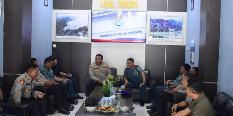Perkuat Sinergitas TNI–Polri, Danlanal Tarempa Sambut Kunjungan Kapolres Kepulauan Anambas