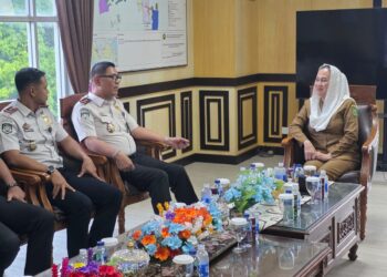 Silaturahmu Kepala Kantor Wilayah (Kakanwil) Direktorat Jenderal Imigrasi Kepulauan Riau, Guntur Sahat Hamonangan, beserta rombongan didampingi Kepala Kantor Imigrasi Kelas II TPI Ranai, Wahyu Purwanto dengan Bupati Natuna Cen Sui Lan
