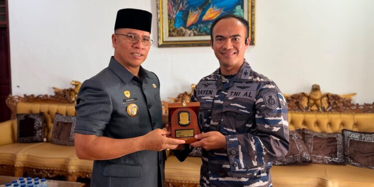 Bupati Aneng Terima Silaturahmi Danlanudal Matak di Rumah Dinas
