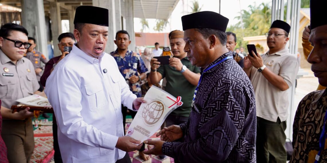 Menteri Nusron Serahkan Sertipikat Wakaf dan Bantuan dari MUI untuk Masjid Salman Alfarisi Aceh Tamiang