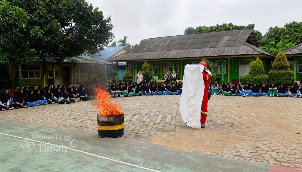 PT TIMAH Edukasi Santri Darul Furqan Kundur Soal Bahaya Kebakaran dan Cara Penanganannya