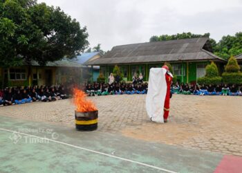PT TIMAH Edukasi Santri Darul Furqan Kundur Soal Bahaya Kebakaran dan Cara Penanganannya
