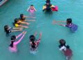 Unit Siaga SAR Pulau Laut Latih Pelajar Berenang dan Kenalkan Keselamatan Laut Sejak Dini