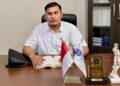 Ketua Pusat Kajian Ilmu Hukum/PKIH Karimun, Dr. Edwar Kelvin, S.H., M.H., saat wawancara di ruang kerjanya.