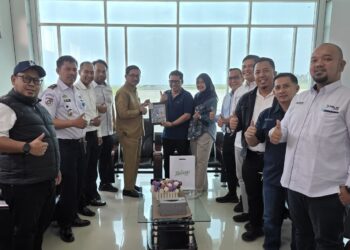 Rafki Chandra Tinggalkan Natuna, Sekda Boy Wijanarko dan Sahabat Ngopi Antar Keberangkatan