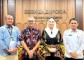 Bupati Natuna, Cen Sui Lan saat melakukan poto bersama usai audiensi bersama Sekretaris Menteri Pemuda dan Olahraga (Sesmenpora) RI, Suyadi Pawiro, di Kantor Kementerian Pemuda dan Olahraga (Kemenpora) RI