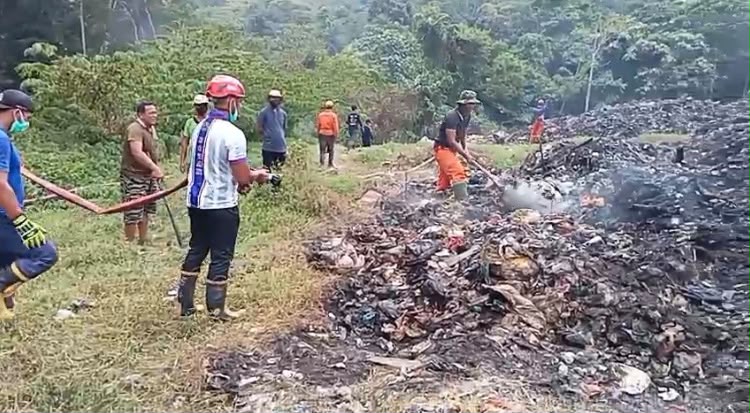 Effendi Pastikan Kebakaran TPS Tarempa Padam Total, Tim terus Bekerja