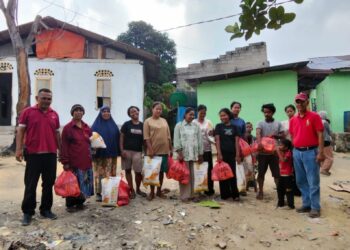 Kemerdekaan Harus Sampai ke Meja Makan Rakyat, APKAPI Riau–Kepri Sebar Sembako untuk Ratusan Warga Karimun