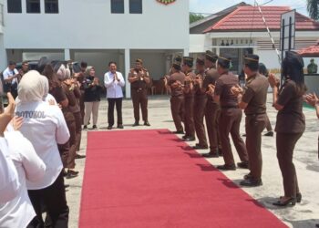 FOTO : Anggota Komisi Kejaksaan Republik Indonesia, Dr. Heffinur, S.H., M.Hum., melakukan kunjungan kerja ke Kabupaten Natuna, Kepulauan Riau, Senin (18/8/2026).