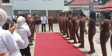 FOTO : Anggota Komisi Kejaksaan Republik Indonesia, Dr. Heffinur, S.H., M.Hum., melakukan kunjungan kerja ke Kabupaten Natuna, Kepulauan Riau, Senin (18/8/2026).