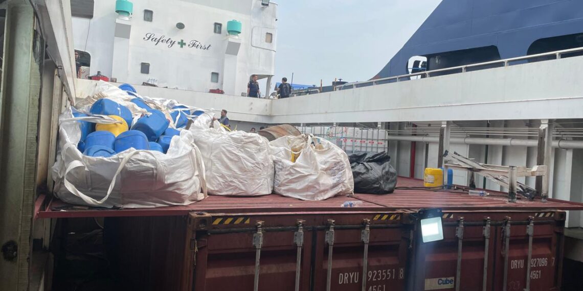 Kapal MV Ocean Porter diamankan petugas gabungan. Foto: Istimewa