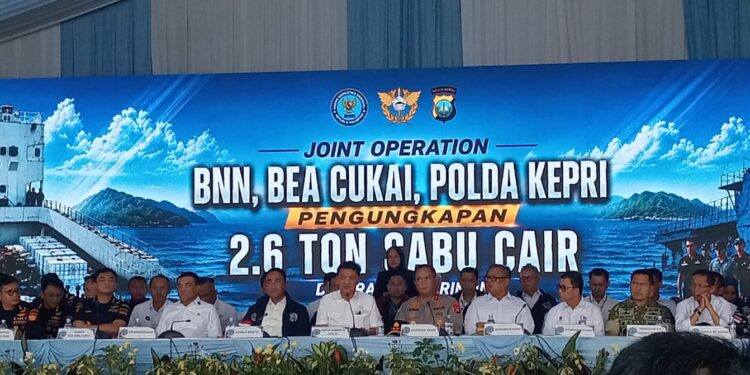 Kolaborasi Bea Cukai, BNN dan Polda Kepri Bongkar 2,6 Ton Sabu Cair di Perairan Karimun