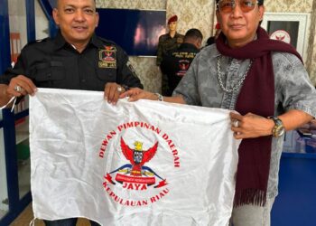 Ketua DPD GRIB Jaya Kepri Serahkan SK, Dian Bangun Sari Siap Besarkan GRIB Jaya Karimun