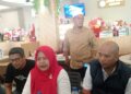 Direktur Utama PT Pelabuhan Karimun, Liza Bharliyantie Hilsya, S.E., dalam konferensi pers yang digelar di Kedai Kopi Kita, Jumat (28/8/2026).
