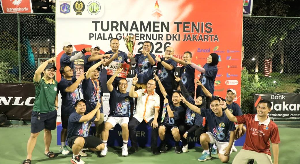 Kementerian ATR/BPN berhasil meraih Juara II Beregu ASN/BUMN/BUMD pada Turnamen Tenis Piala Gubernur DKI Jakarta 2026 yang digelar di Lapangan Tenis Hotel Borobudur, Jakarta. Prestasi ini menjadi pencapaian terbaik sekaligus bukti semangat sportivitas, kekompakan, dan soliditas Tim ATR/BPN dalam ajang antarkementerian, lembaga, BUMN, dan BUMD. (Foto: Humas ATR/BPN)