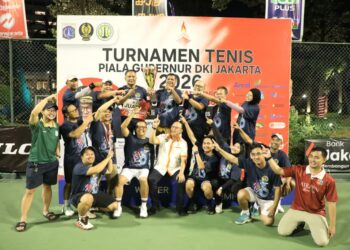 Kementerian ATR/BPN berhasil meraih Juara II Beregu ASN/BUMN/BUMD pada Turnamen Tenis Piala Gubernur DKI Jakarta 2026 yang digelar di Lapangan Tenis Hotel Borobudur, Jakarta. Prestasi ini menjadi pencapaian terbaik sekaligus bukti semangat sportivitas, kekompakan, dan soliditas Tim ATR/BPN dalam ajang antarkementerian, lembaga, BUMN, dan BUMD. (Foto: Humas ATR/BPN)