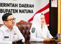 Bupati Natuna Cen Sui Lan saat mengikuti rapat tersebut secara virtual didampingi Sekretaris Daerah Kabupaten Natuna Boy Wijanarko Varianto.