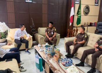 Manajer ULP PLN Ranai, Tasnim saat melaksanakan silaturahmi dengan Kepala Kejaksaan Negeri (Kajari) Natuna, Dr. Erwin Indrapraja, S.H., M.H.