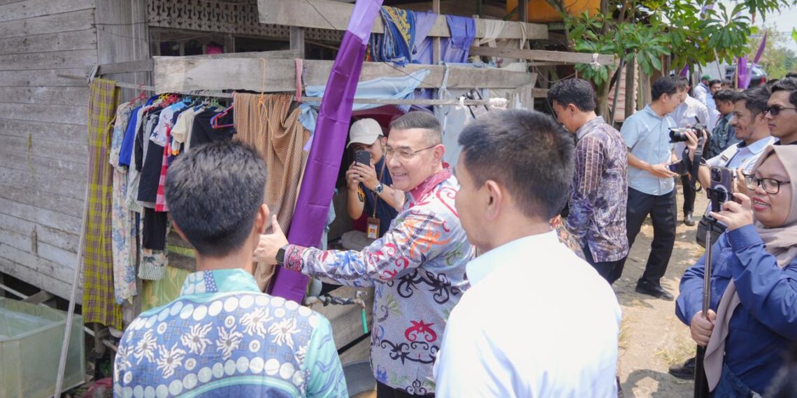 Wamen Ossy Serahkan Sertipikat bagi MBR di Kalsel, Dukung Penyediaan Rumah Layak Huni Lewat Legalitas Tanah