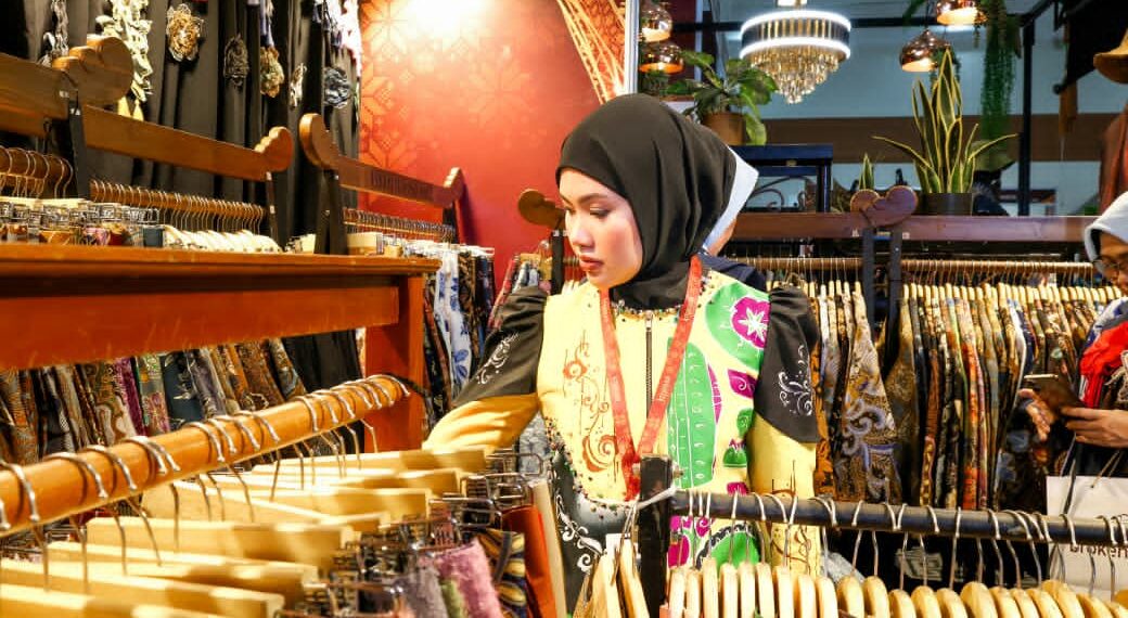 Tampil di Kriyanusa 2026, Hafizha Kenalkan Batik dan Anyaman Bintan di Panggung Nasional