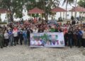 BPR Tuah Karimun Ikut Gerakan Wisata Bersih di Pantai Pelawan, Dukung Pariwisata Berkelanjutan