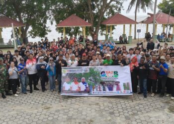 BPR Tuah Karimun Ikut Gerakan Wisata Bersih di Pantai Pelawan, Dukung Pariwisata Berkelanjutan