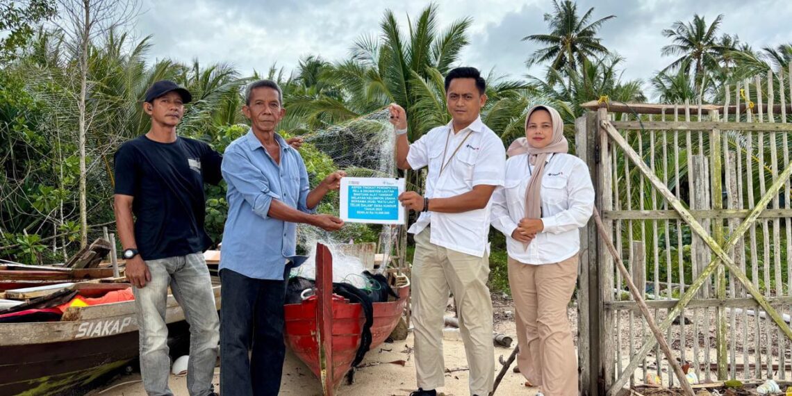 PT TIMAH Perkuat Dukungan untuk Nelayan, Dari Bantuan Jaring Hingga Restocking 1.000 Kepiting Bakau