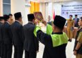 Bupati Natuna Cen Sui Lan saat melantik dan mengambil sumpah lima Pegawai Negeri Sipil (PNS) dalam Jabatan Pimpinan Tinggi (JPT) Pratama di lingkungan Pemerintah Kabupaten Natuna