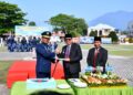 Usai Upacara HUT ke-81 TNI, Danlanud RSA Terima Kue dan Tumpeng dari Natuna