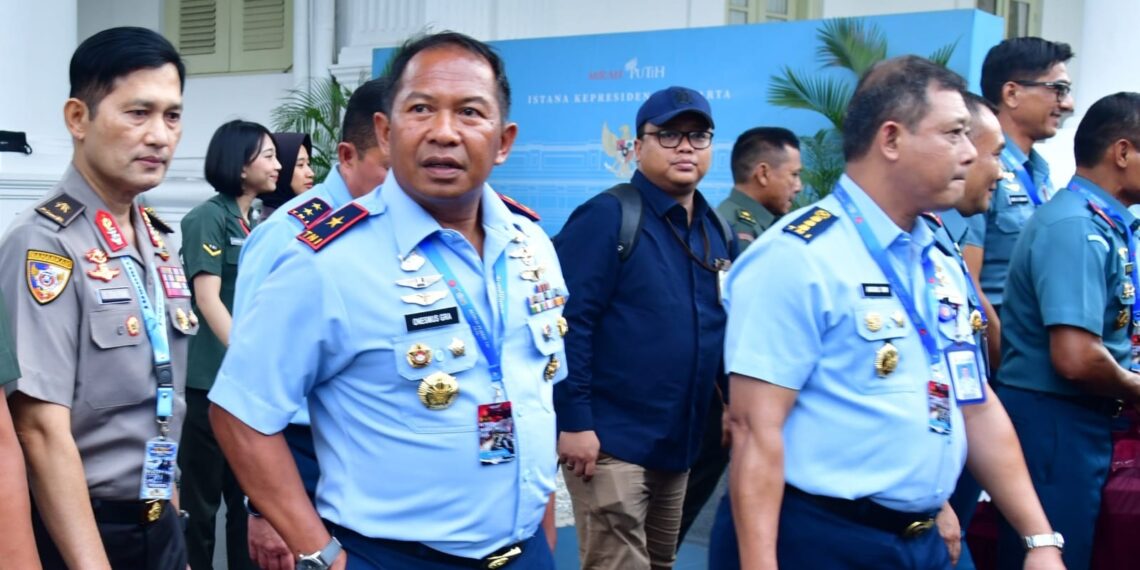 Komandan Lanud Raden Sadjad (Danlanud RSA) Marsekal Pertama TNI Onesmus Gede Rai Aryadi, S.E., M.M., M.Han., saat menghadiri taklimat Presiden Republik Indonesia Prabowo Subianto bersama para perwira tinggi TNI dan Polri di Kompleks Istana Kepresidenan Jakarta