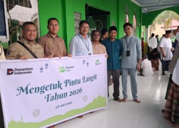 Ketuk Pintu Langit, Pegadaian Natuna Tebar Berkah dengan 100 Paket Nasi untuk Jamaah Jumat