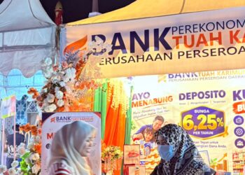 Peduli Kesehatan Masyarakat, BPR Tuah Karimun Bagikan Masker di Tengah Kondisi Udara Berasap